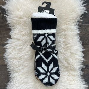 DKNY Snowflake Cozy Slippers NWT